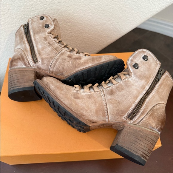 Freebird by Steven “Devin” Lace-Up Leather Ankle Boots Distressed Taupe Chic - Picture 11 of 12